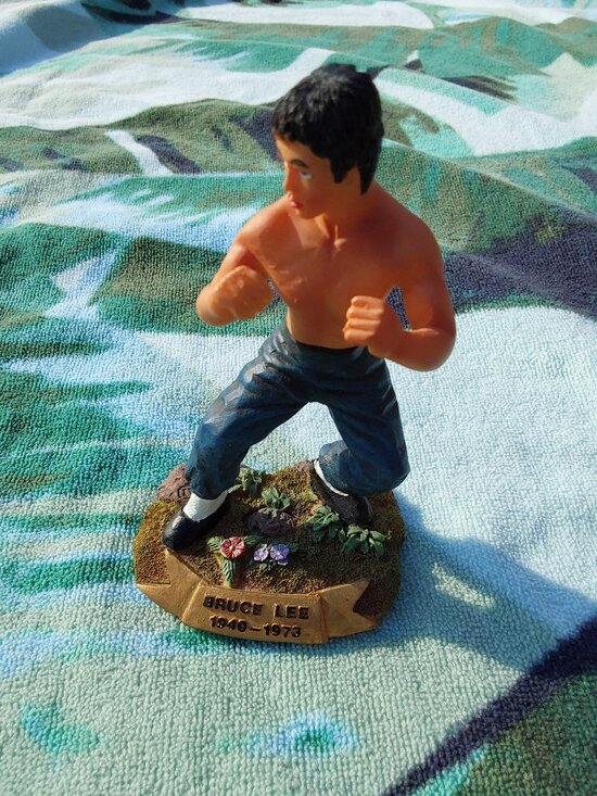 Jewelry - VINTAGE BRUCE LEE THE LEGEND RARE & FLAWLESS